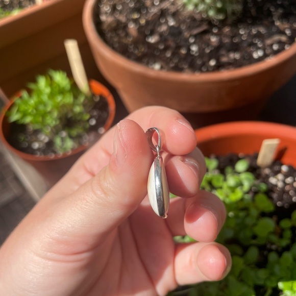 Shell Charm Pendant - Picture 5 of 5